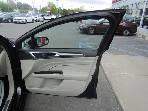 Used 2017 Ford Fusion Energi Platinum FWD image 28