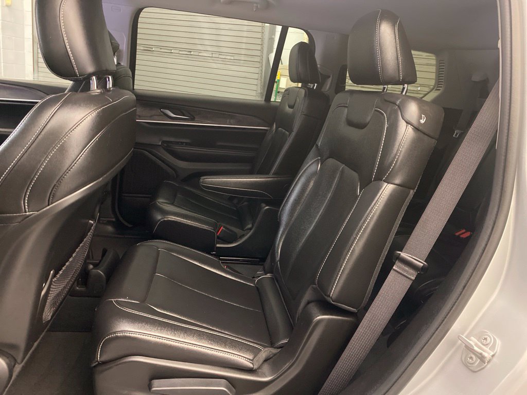 Used 2023 Jeep Grand Cherokee L Limited AWD/4WD image 19