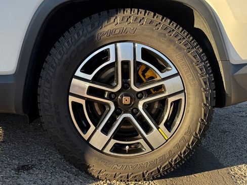 Used 2023 Rivian R1S Adventure AWD/4WD image 26