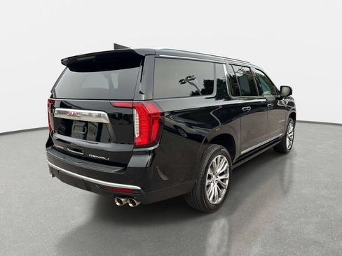 Used 2022 GMC Yukon XL Denali w/ Denali Premium Package AWD/4WD image 4