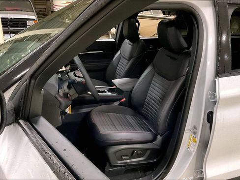 New 2026 Ford Explorer ST-Line w/ ST-Line Street Pack AWD/4WD image 9