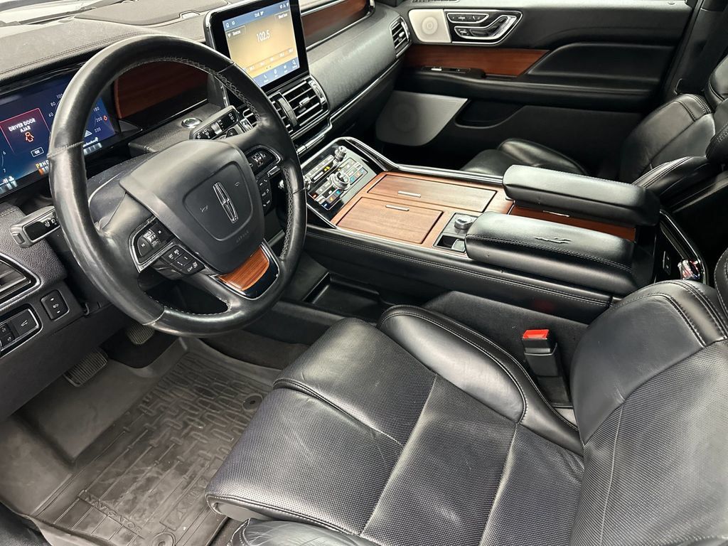 Used 2020 Lincoln Navigator Reserve AWD/4WD image 9