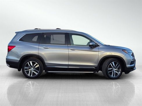 Used 2017 Honda Pilot Touring image 3