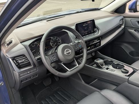 Used 2022 Nissan Rogue SV w/ SV Premium Package image 12