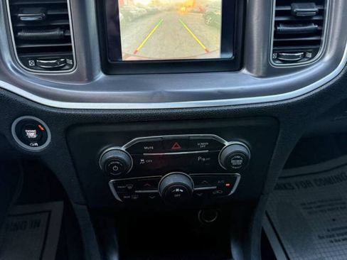 Used 2019 Dodge Charger SXT RWD image 16