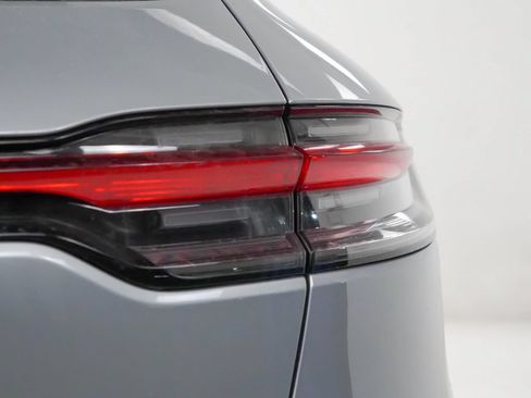 Used 2026 Porsche Macan AWD/4WD image 12