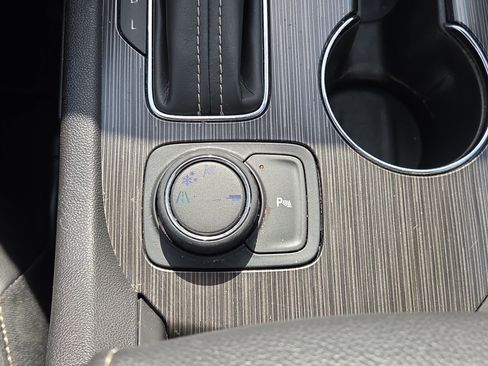 Used 2017 GMC Acadia SLT FWD image 28