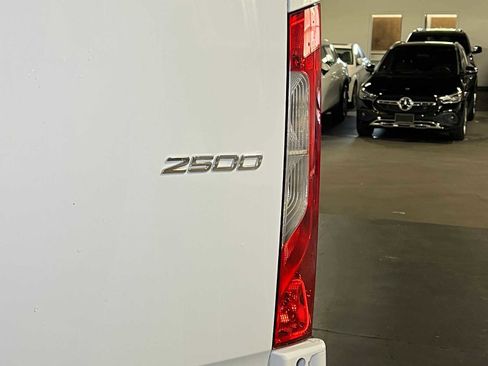Used 2025 Mercedes-Benz Sprinter 2500 image 15