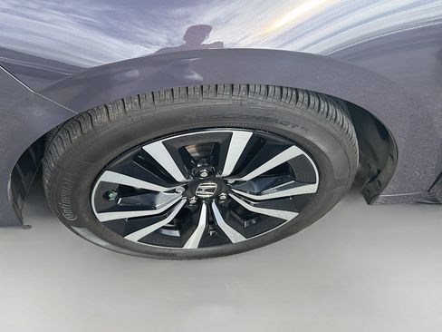 Certified 2024 Honda Civic EX-L image 36