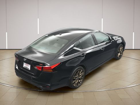 Certified 2025 Nissan Altima 2.5 SR FWD image 32
