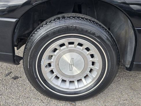 Used 2002 Lincoln Town Car Executive RWD image 29