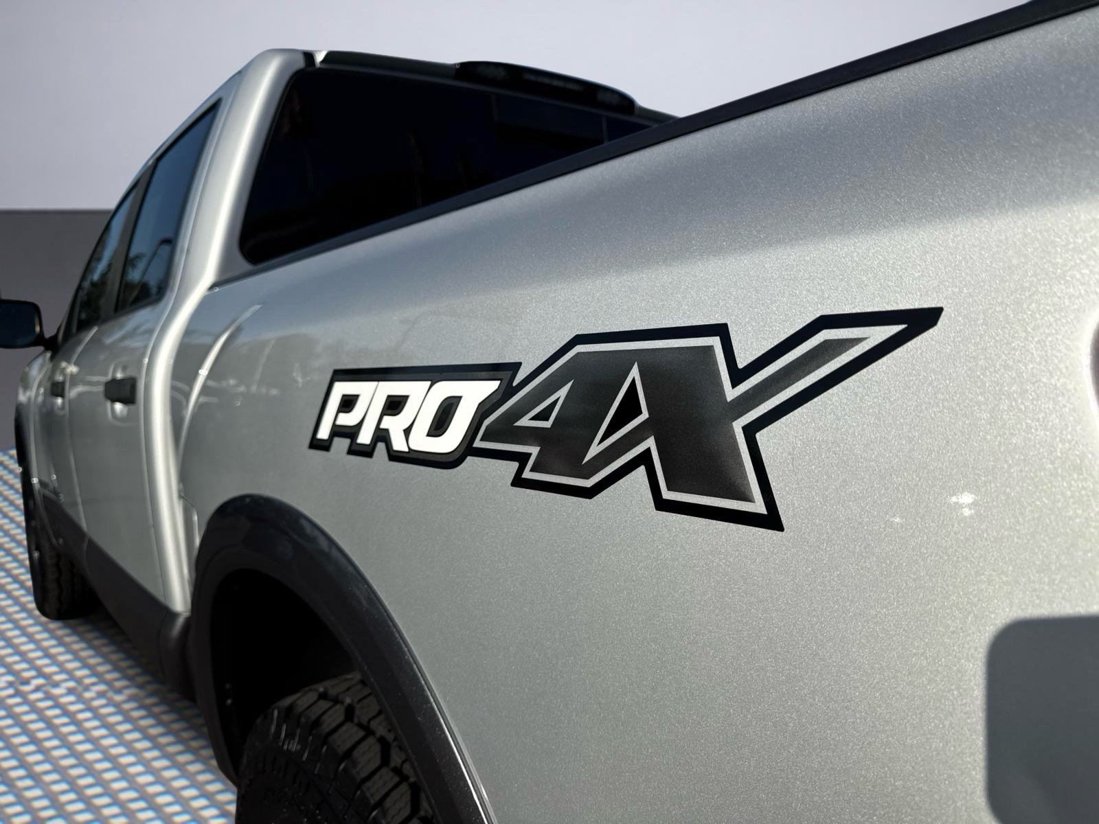 Used 2018 Nissan Titan PRO-4X AWD/4WD image 9
