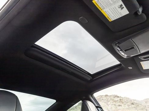 Used 2017 INFINITI Q60 2.0t w/ Moonroof Package image 14