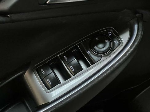 Used 2017 Chevrolet Malibu LT FWD image 13