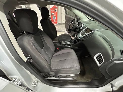 Used 2017 Chevrolet Equinox LS FWD image 35