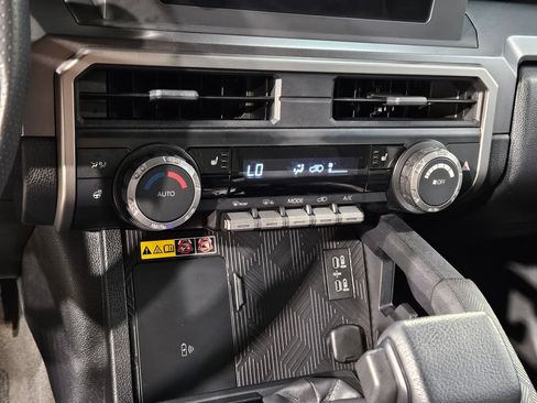 Certified 2025 Toyota 4Runner 4WD image 31
