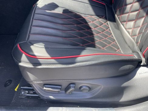 Used 2022 Toyota Camry LE w/ Carpet Mat Package (TMS) image 5