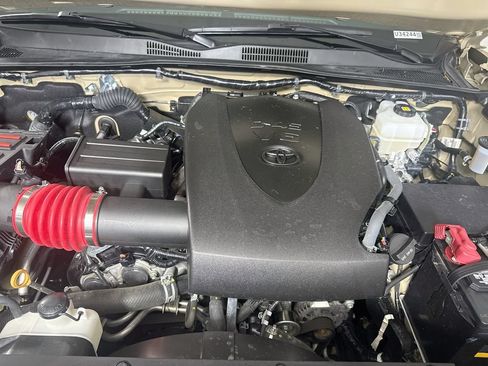 Certified 2020 Toyota Tacoma TRD Off-Road AWD/4WD image 29