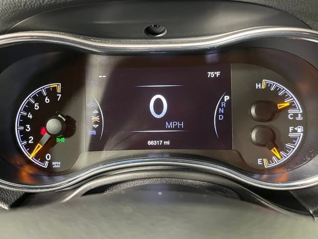 Used 2019 Jeep Grand Cherokee Laredo AWD/4WD image 24