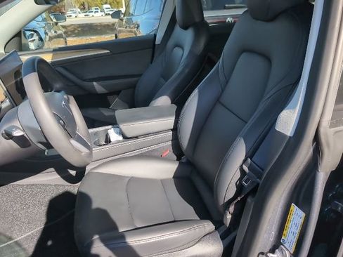 Used 2023 Tesla Model Y Long Range image 9