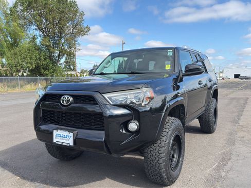 Used 2016 Toyota 4Runner SR5 AWD/4WD image 4