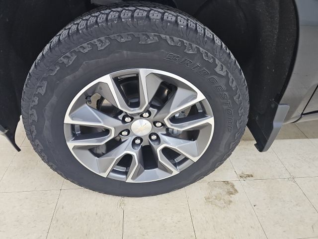 Used 2023 Chevrolet Silverado 1500 LT AWD/4WD image 24