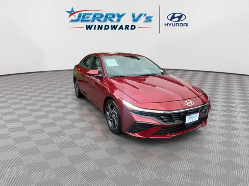 Used 2024 Hyundai Elantra SEL w/ Convenience Package image 2