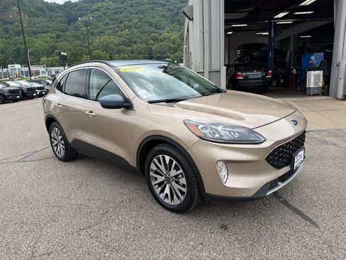 Used 2020 Ford Escape Titanium w/ Titanium Premium Package 2.0 AWD/4WD image 3