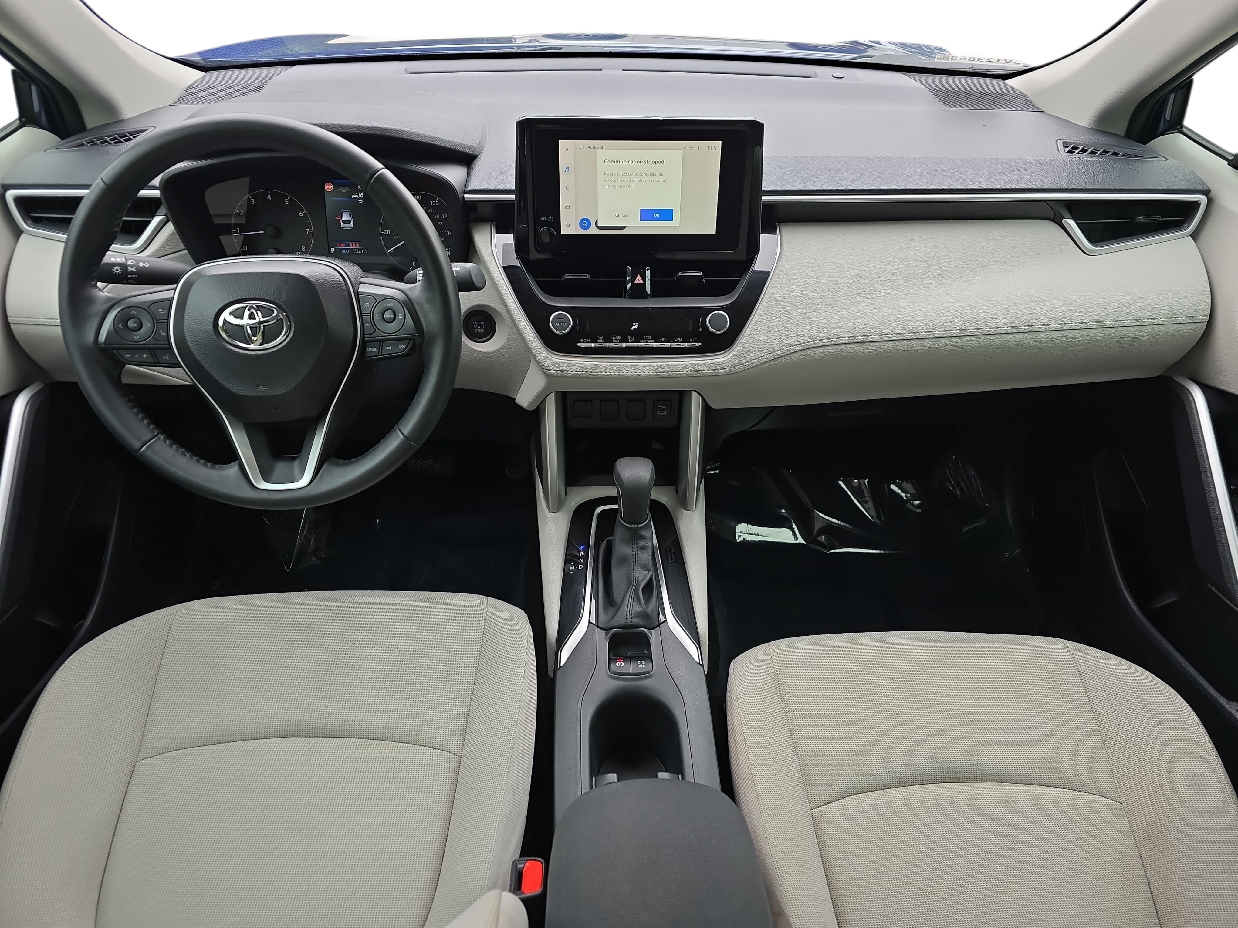 Used 2025 Toyota Corolla Cross LE FWD image 9