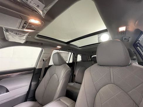 New 2026 Toyota Highlander Platinum AWD/4WD image 10