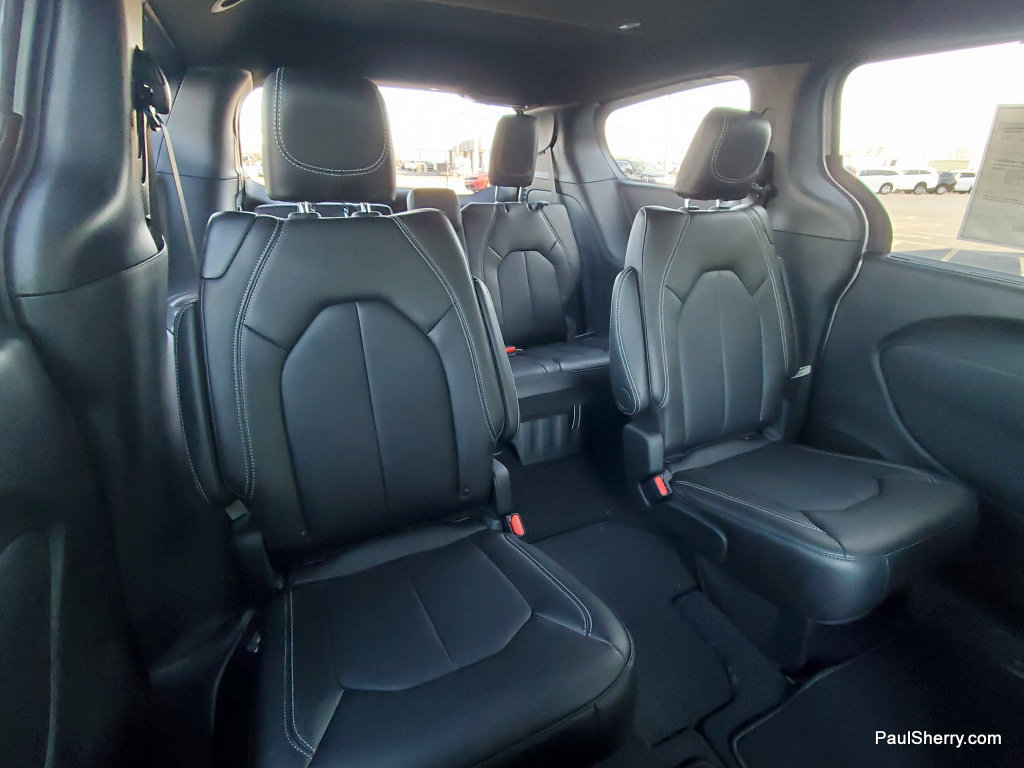 New 2026 Chrysler Pacifica Select w/ S Appearance Package FWD image 4