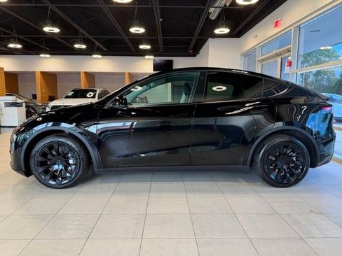 Used 2023 Tesla Model Y Long Range AWD/4WD image 7