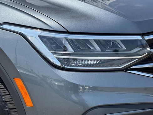 Used 2024 Volkswagen Tiguan SE w/ Panoramic Sunroof Package FWD image 11
