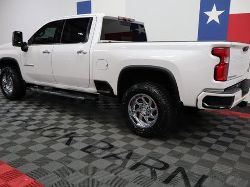 Used 2020 Chevrolet Silverado 2500 High Country w/ Technology Package AWD/4WD image 11
