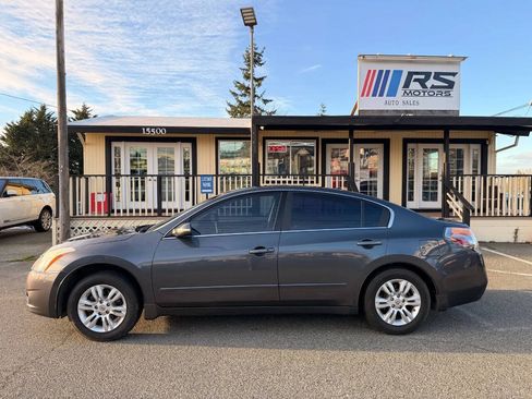 Used 2010 Nissan Altima 2.5 S w/ Premium Audio Pkg FWD image 2
