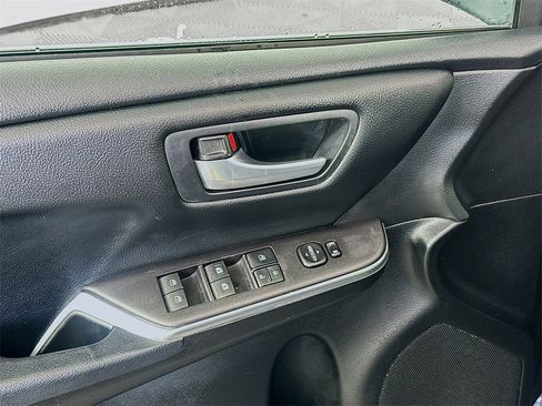 Used 2016 Toyota Camry LE image 17