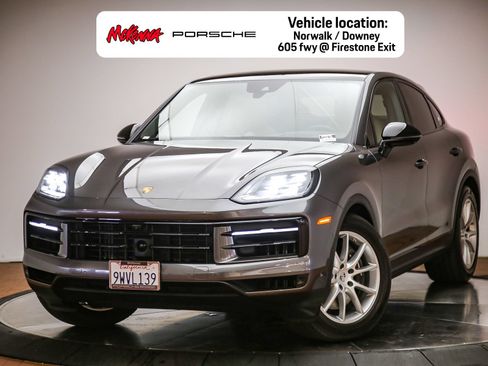 Certified 2025 Porsche Cayenne Coupe AWD/4WD image 1