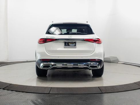 Used 2025 Mercedes-Benz GLC 350e 4MATIC image 25