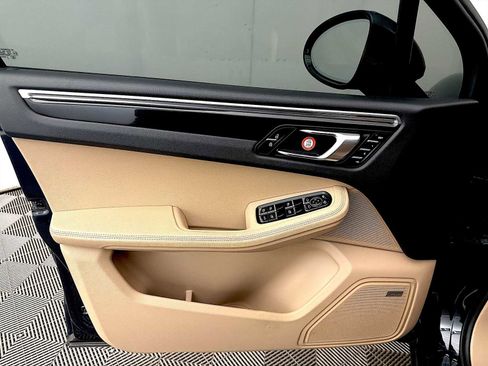 Used 2021 Porsche Macan image 11