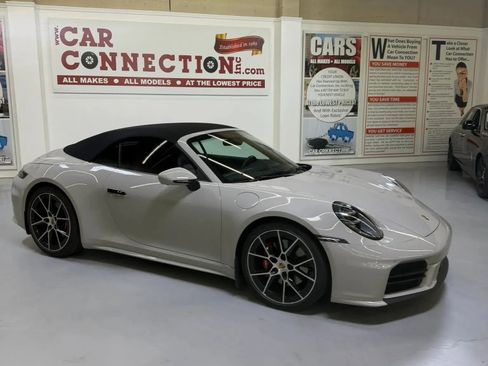 Used 2025 Porsche 911 Carrera image 4