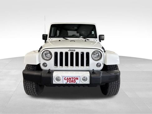 Used 2016 Jeep Wrangler Unlimited Sahara w/ Connectivity Group image 8