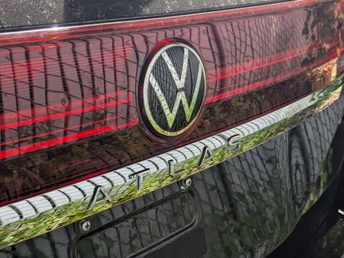 Used 2024 Volkswagen Atlas SEL AWD/4WD image 3