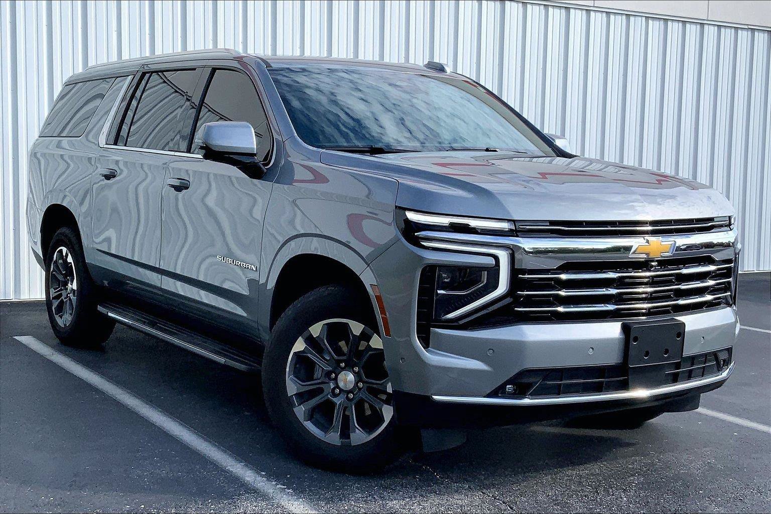 Used 2026 Chevrolet Suburban LT w/ Comfort Package AWD/4WD image 2