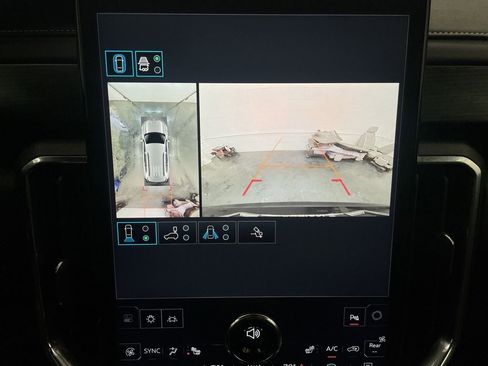 Used 2025 GMC Acadia Elevation image 9