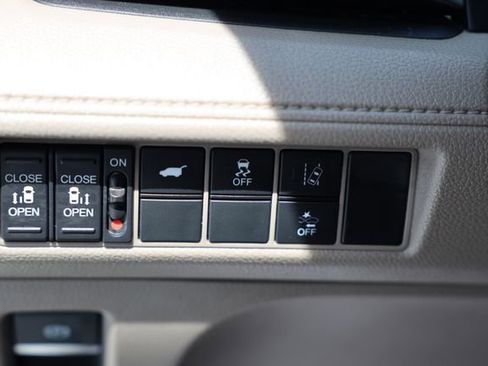 Used 2018 Honda Odyssey EX-L image 18