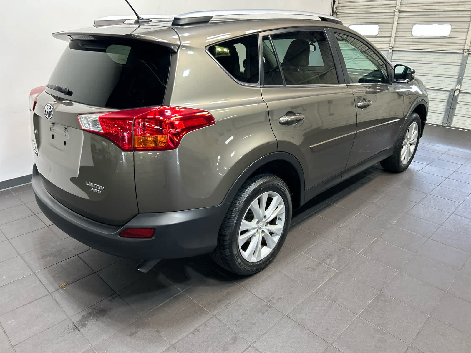 Used 2013 Toyota RAV4 Limited AWD/4WD image 3