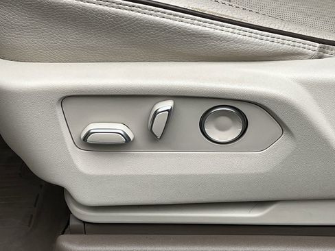 Used 2021 GMC Yukon XL Denali w/ Denali Premium Package image 12