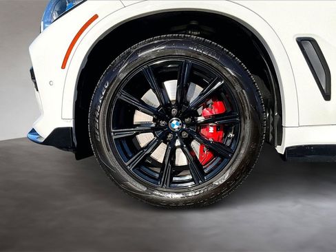Used 2021 BMW X5 M50i w/ Executive Package image 9