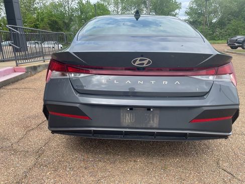 Used 2024 Hyundai Elantra SEL image 6