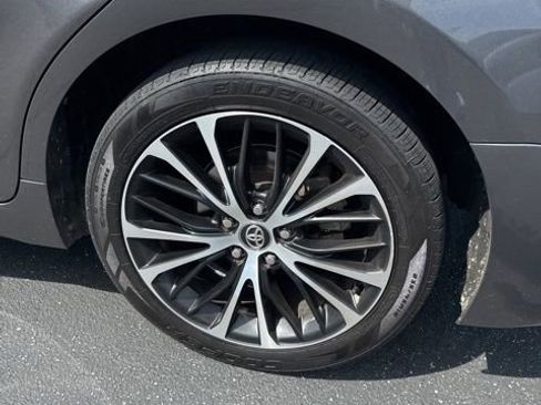 Used 2020 Toyota Camry SE FWD image 9